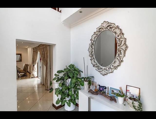 3 BEDROOM HOUSE FOR SALE IN MIDSTREAM ESTATE